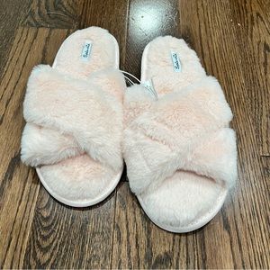 NWT {Splendid} Fuzzy Slippers, S/M